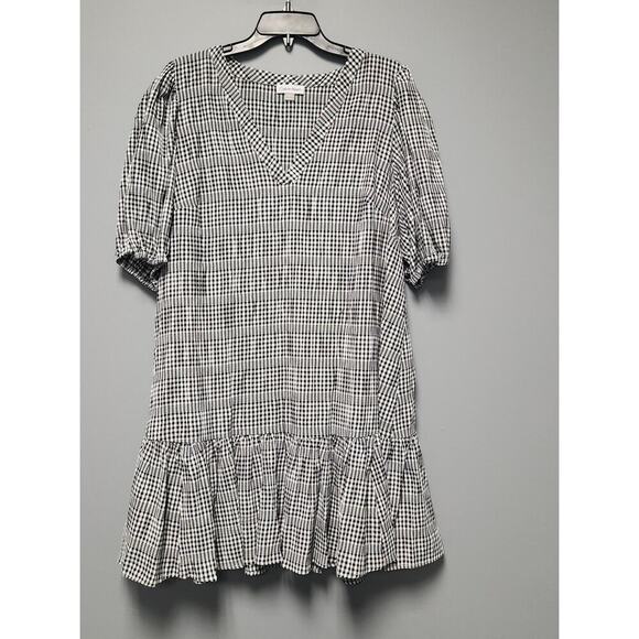 Calvin Klein Dresses & Skirts - Calvin Klein Black & White Gingham V‑Neck Mini Dress